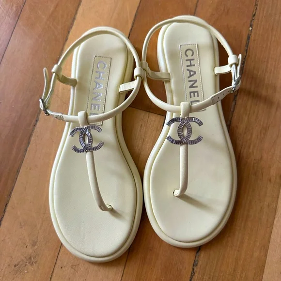 【常夏に使いたい♪】CHANEL サンダル ライトイエロー CHANEL | Shoes | Chanel Light Yellow Sandals | Poshmark